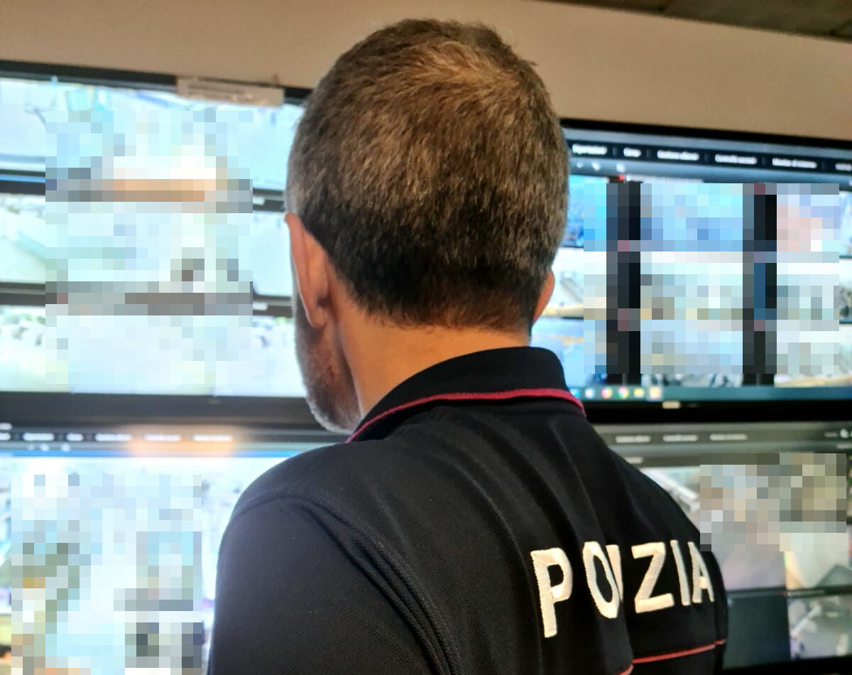 AEROPORTO DI CATANIA LA POLIZIA DI STATO DENUNCIA GIOVANE ENNESE SORPRESO ALL’IMBARCO DOPO AVER RUBATO DUE PROFUMI Catania, ruba profumi in Aeroporto, denunciato 21enne