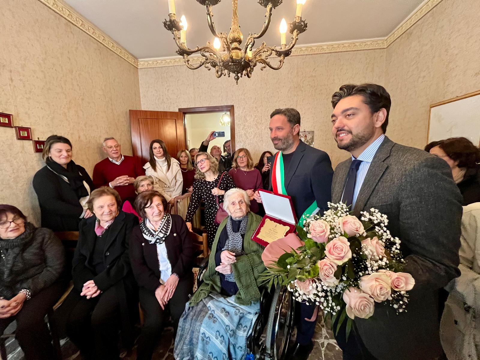 Immagine WhatsApp 2025-03-06 ore 12.27.09_14dbd048 Acireale, Nonna Annina festeggia 100 anni