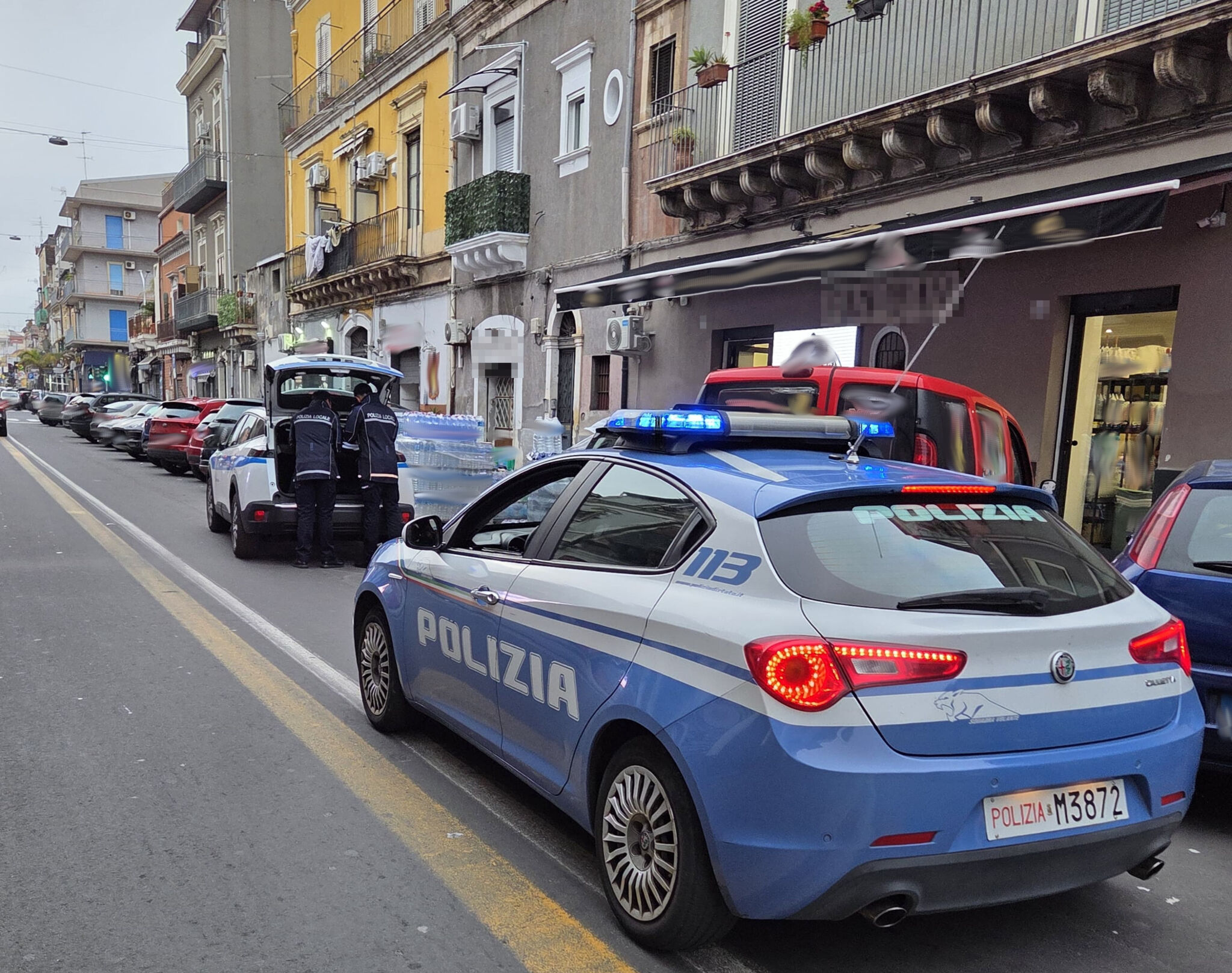 Irregolarità in due attività commerciali in via Palermo