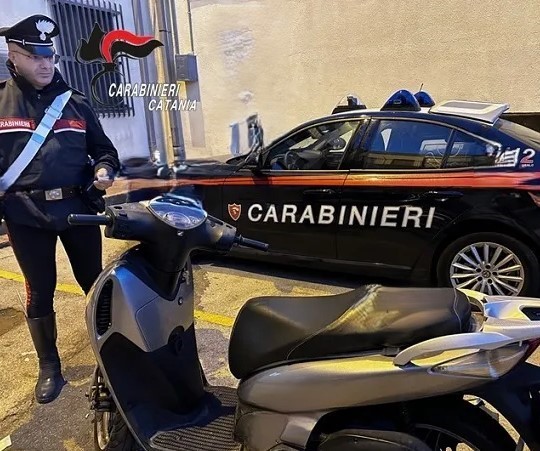 foto arresto Acireale Acireale, 19enne arrestato per spaccio di droga