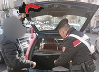 paternò Belpasso, spacciava droga in un centro commerciale