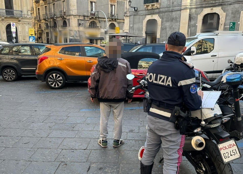 CONTRASTO AL FENOMENO DEI PARCHEGGIATORI ABUSIVI SANZIONATI 7 PREGIUDICATI, TUTTI RECIDIVI. UNO DEI FERMATI TROVATO CON MARIJUANA Catania, stretta sui parcheggiatori abusivi: 7 sanzionati