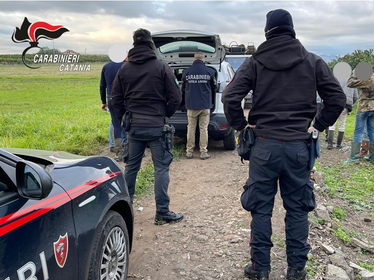 Caporalato a Biancavilla, tre denunciati