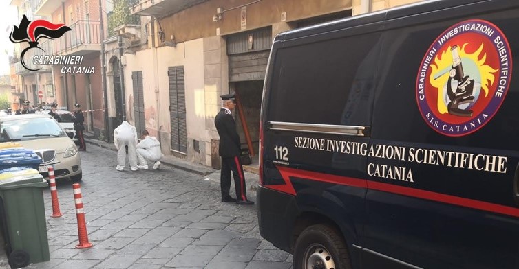 FOTO MISTERBIANCO Misterbianco, ha lanciato la figlia dal balcone perchè depressa