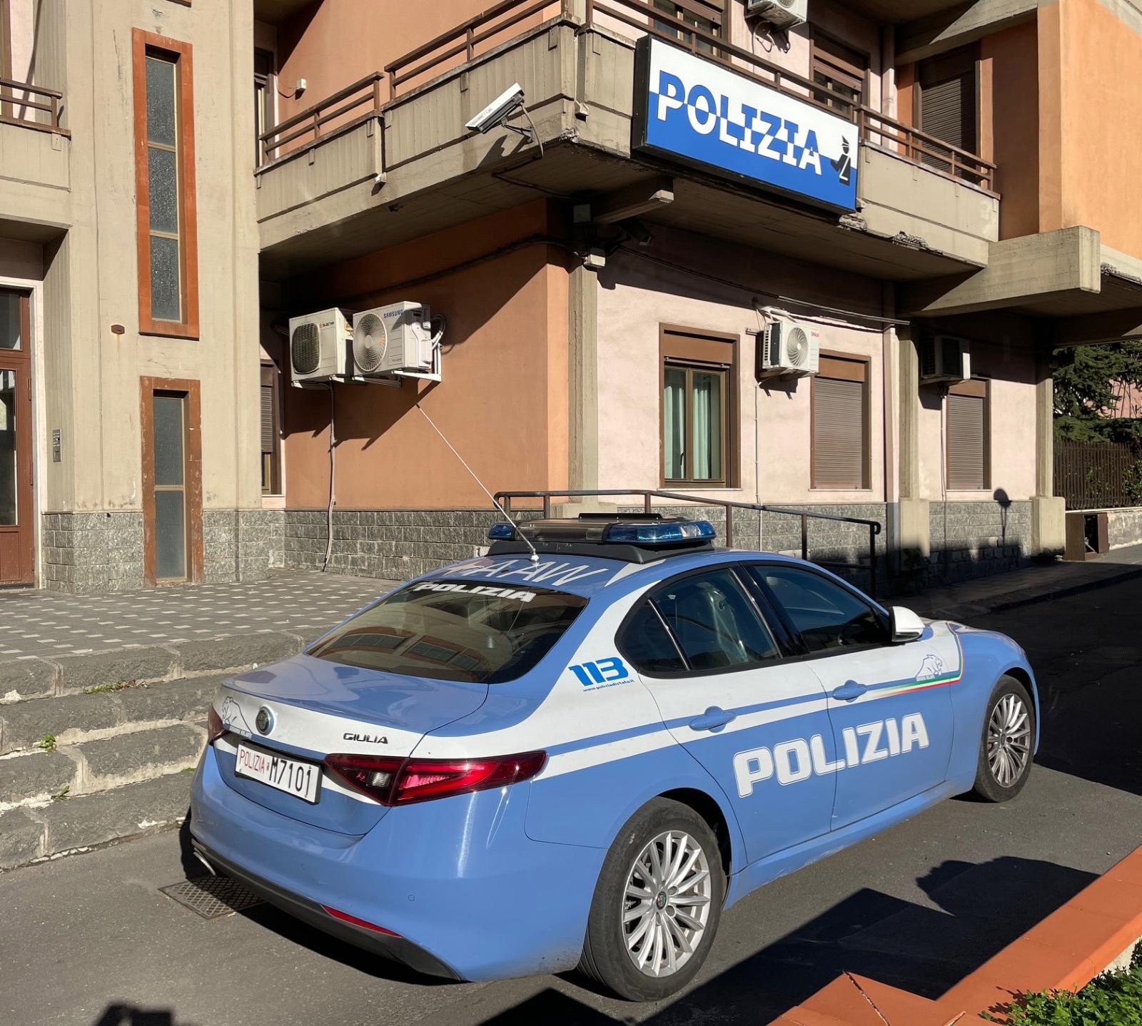Adrano, 43enne arrestato: botte alla zia e minacce alla madre
