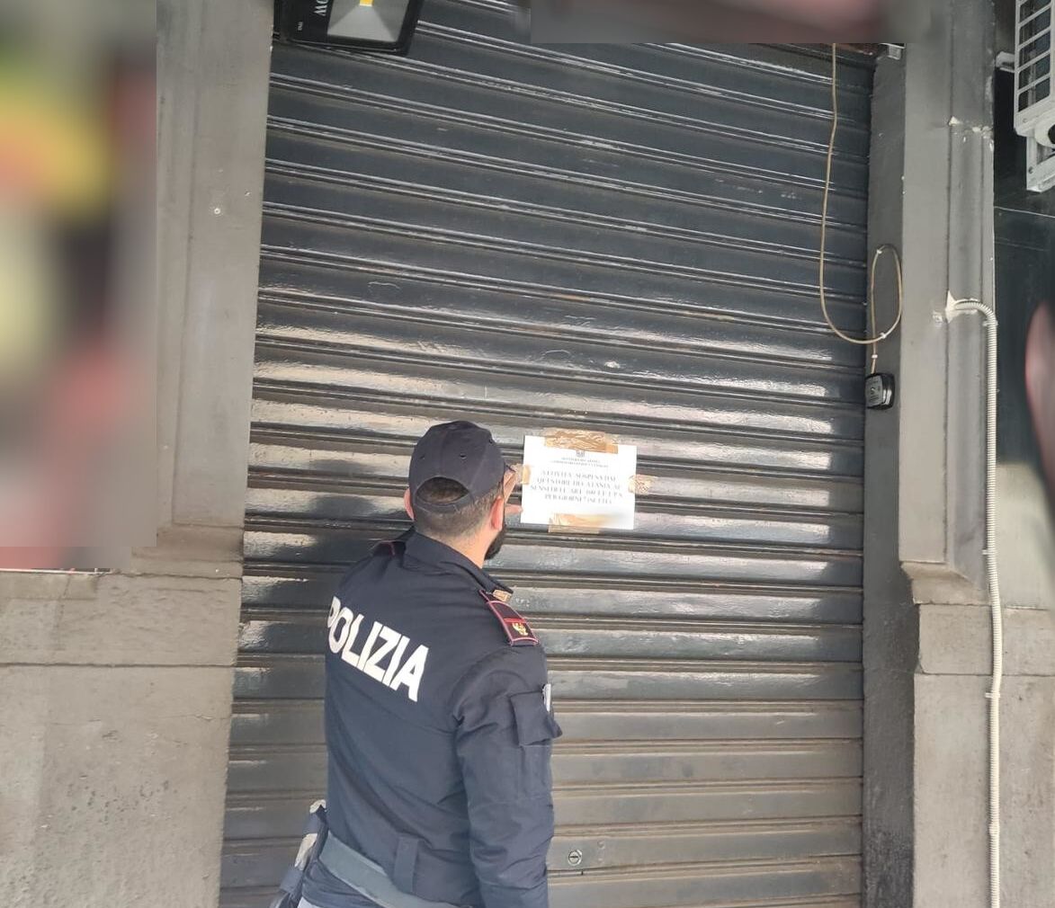 – SOSPESA DALLA POLIZIA DI STATO L’ATTIVITA’ DI UN CHIOSCO-BAR DI VIA PLEBISCITO ERA UN ABITUALE RITROVO DI PREGIUDICATI In via Plebiscito chiuso chiosco bar ritrovo di pregiudicati