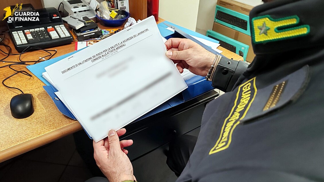 gdf Biancavilla, supermercato sfruttava i dipendenti