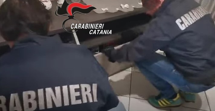 Catania (3) Marijuana e proiettili in casa del pusher