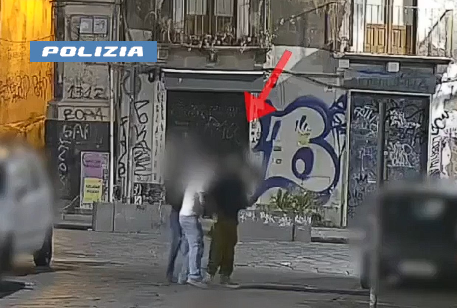 Rapina nella movida: arrestati due giovani con spranga e coltello