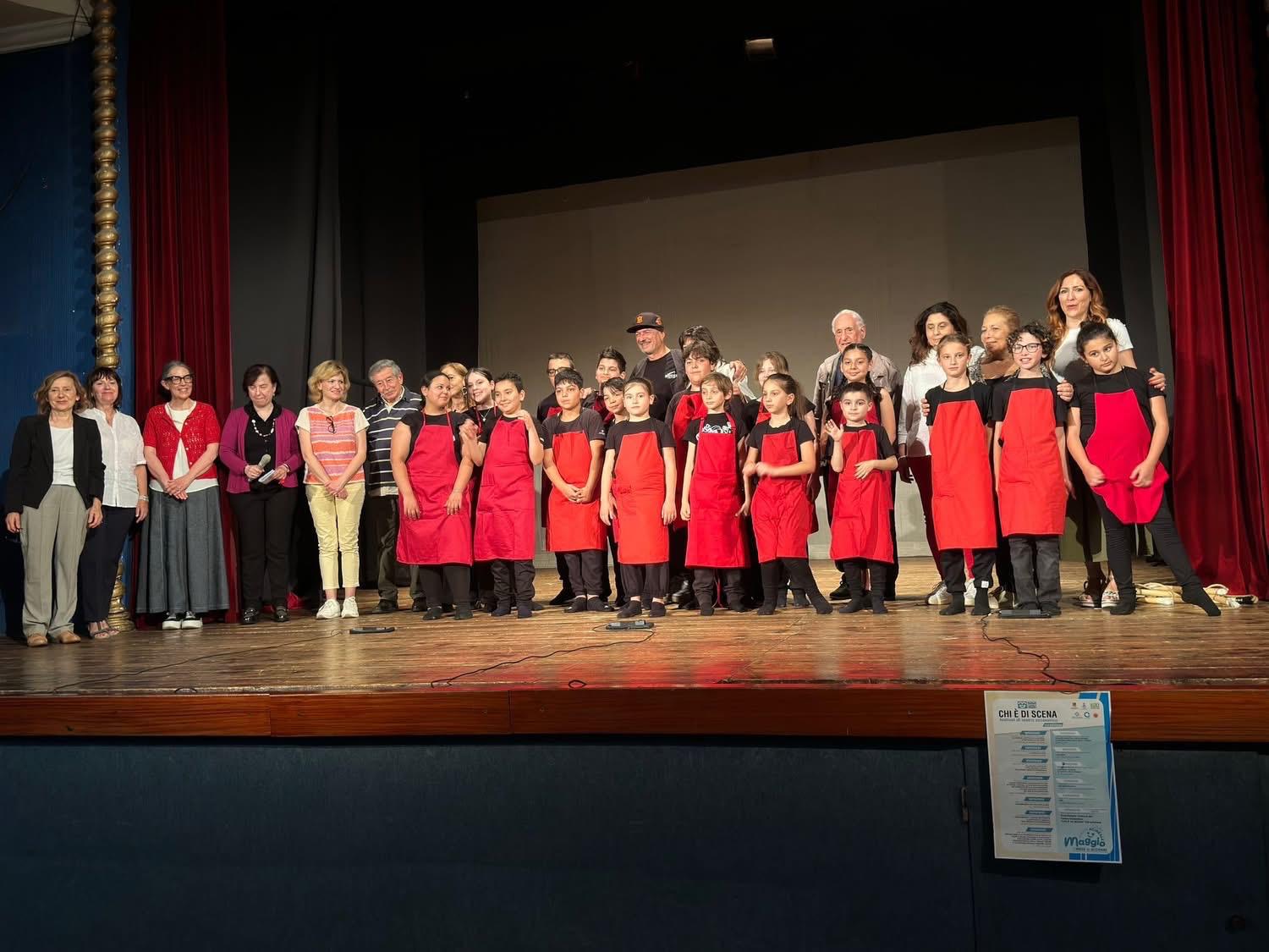 Immagine WhatsApp 2025-05-29 ore 10.37.14_ce102426 Festival di Teatro Scolastico, emozioni con “Chi è di scena”