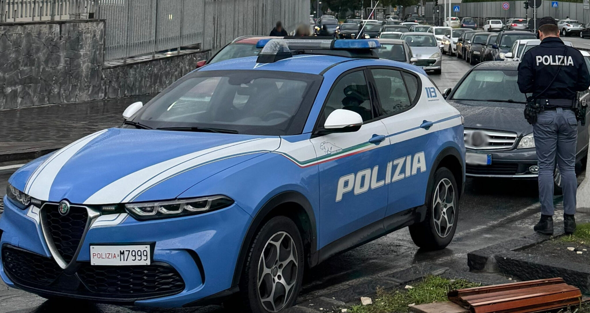 TENTANO LA TRUFFA DELLO SPECCHIETTO IN VIA SANTA SOFIA, DUE CATANESI FERMATI DALLA POLIZIA DI STATO Truffa dello specchietto in via Santa Sofia