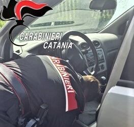 belpasso Due cugini denunciati a Belpasso: droga e soldi in auto