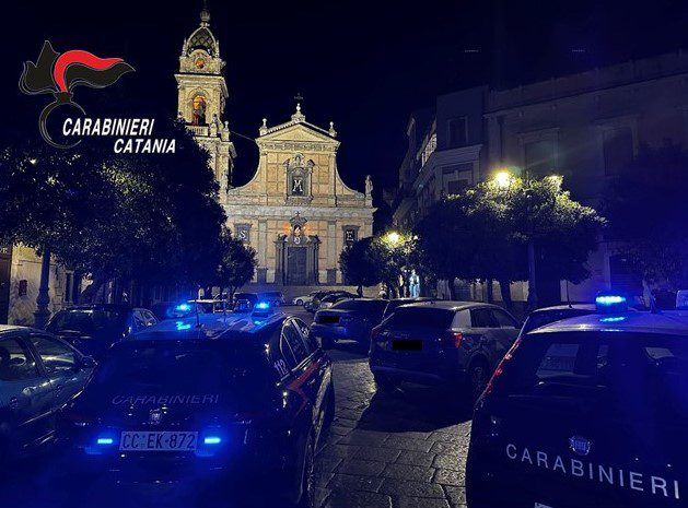 Paternò, 25enne arrestato per molestie a minorenni