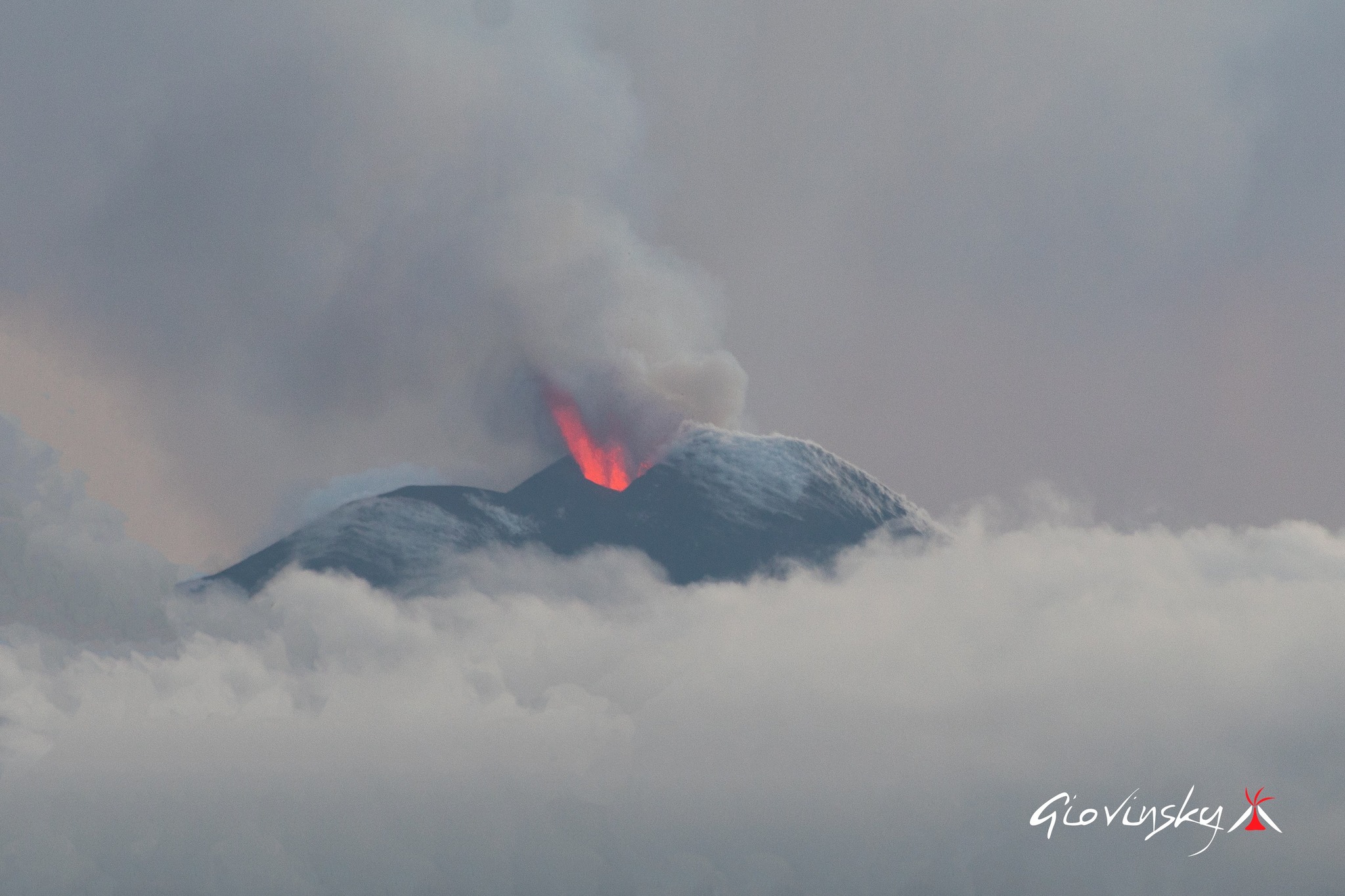 Nuova attività eruttiva in corso sull’Etna