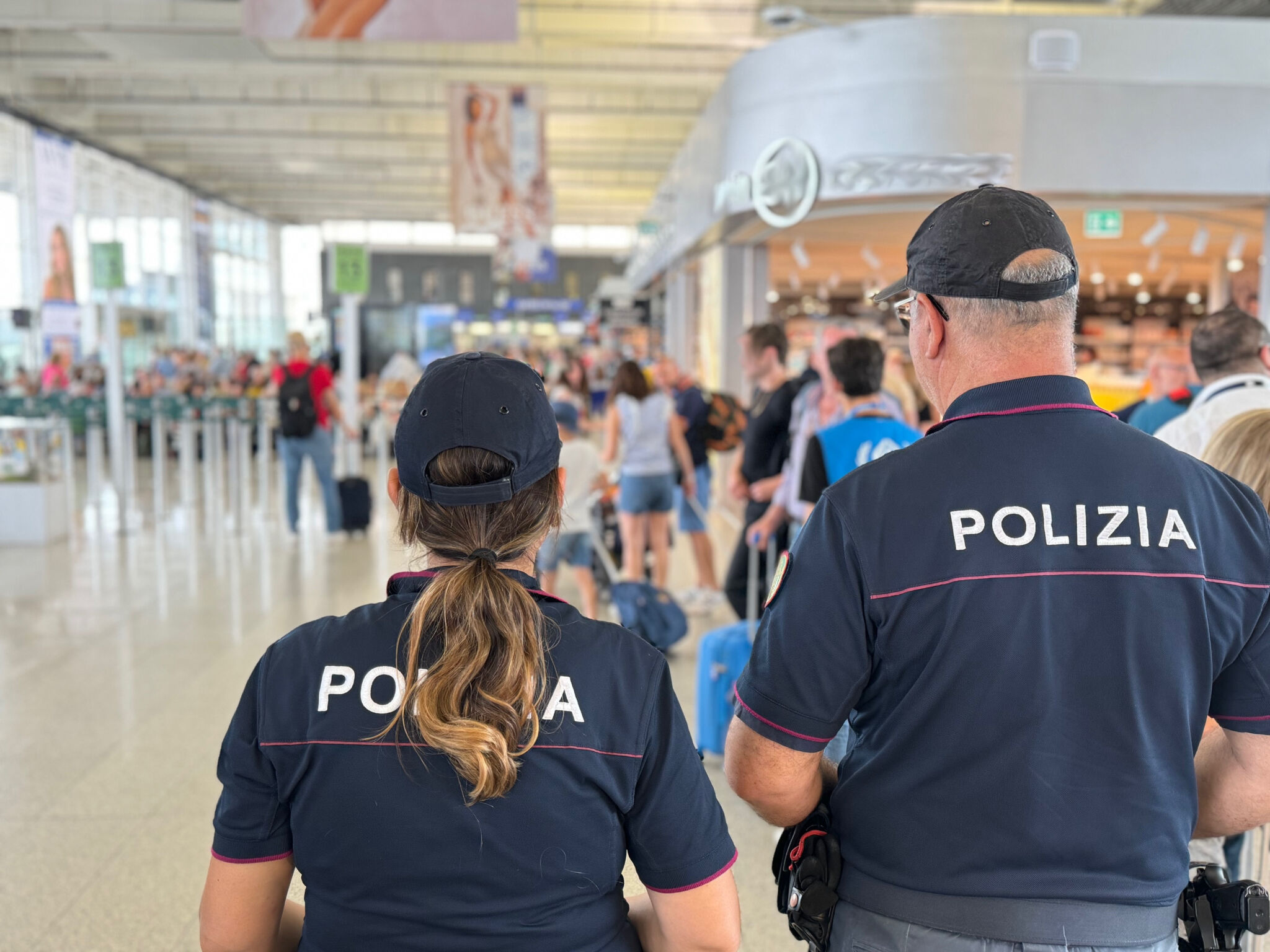 54ENNE SPECIALIZZATO IN FURTI IN DIVERSI SUPERMERCATI DELLA CITTA’ DENUNCIATO DALLA POLIZIA DI STATO Furto in un supermercato denunciato 54enne specializzato