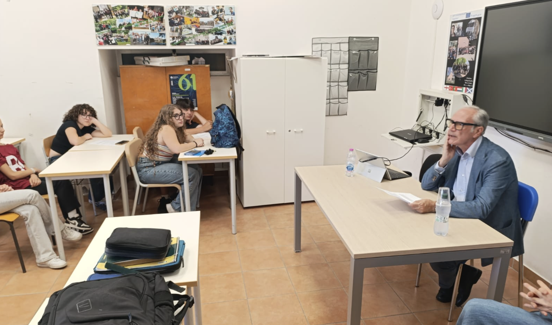 Daniele Lo Porto Daniele Lo Porto tra i banchi del Boggio Lera parla di giornalismo