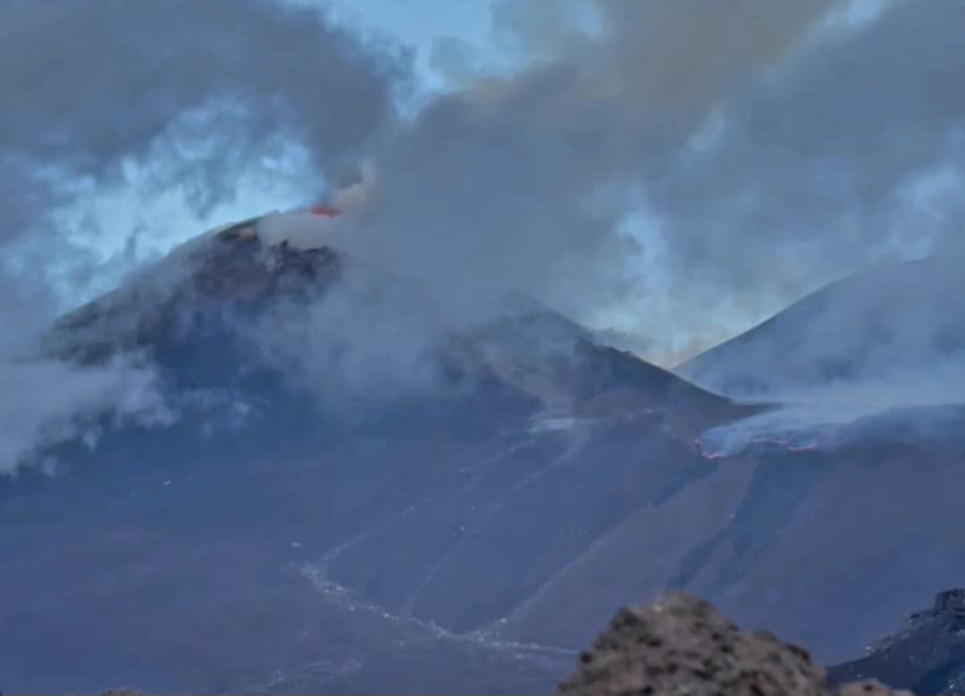 att.pvu3sG3cHlosED2bJMyTCi4QIWw6jJ-vSHWhDwQWkaA Etna, l’eruzione in corso produce nube di oltre seimila metri