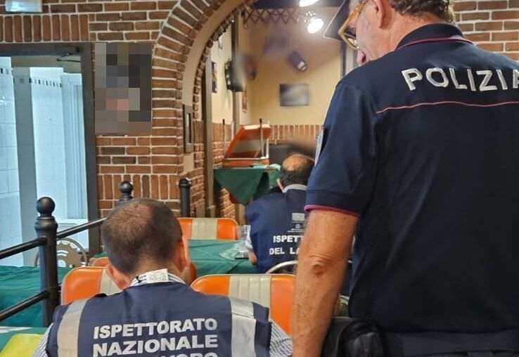 CONTROLLI DELLA TASK FORCE COORDINATA POLIZIA DI STATO A BELPASSO SOSPESA L’ATTIVITA’ DI UN PUB PER LAVORO NERO, RISCONTRATE CARENZE IGIENICHE IN UNA PIZZERIA. (1) Belpasso: sospeso pub per lavoro nero, multe in pizzeria
