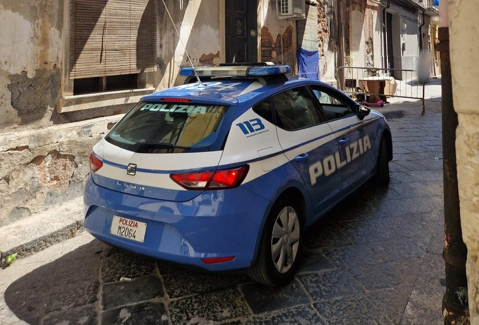 Occupa casa e minaccia incendio: arrestato 28enne