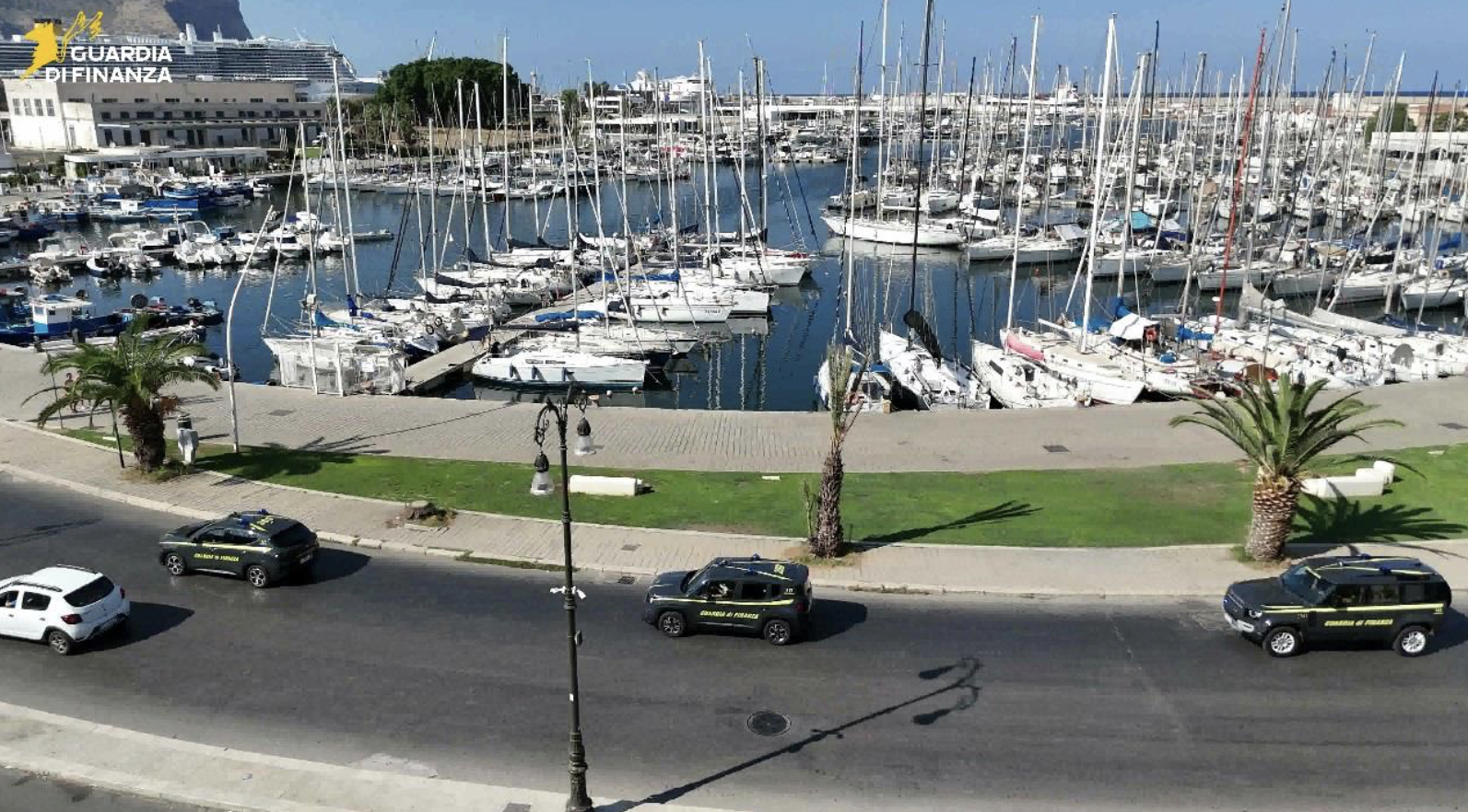 opificio Scoperto opificio clandestino: 2 milioni di sigarette al giorno