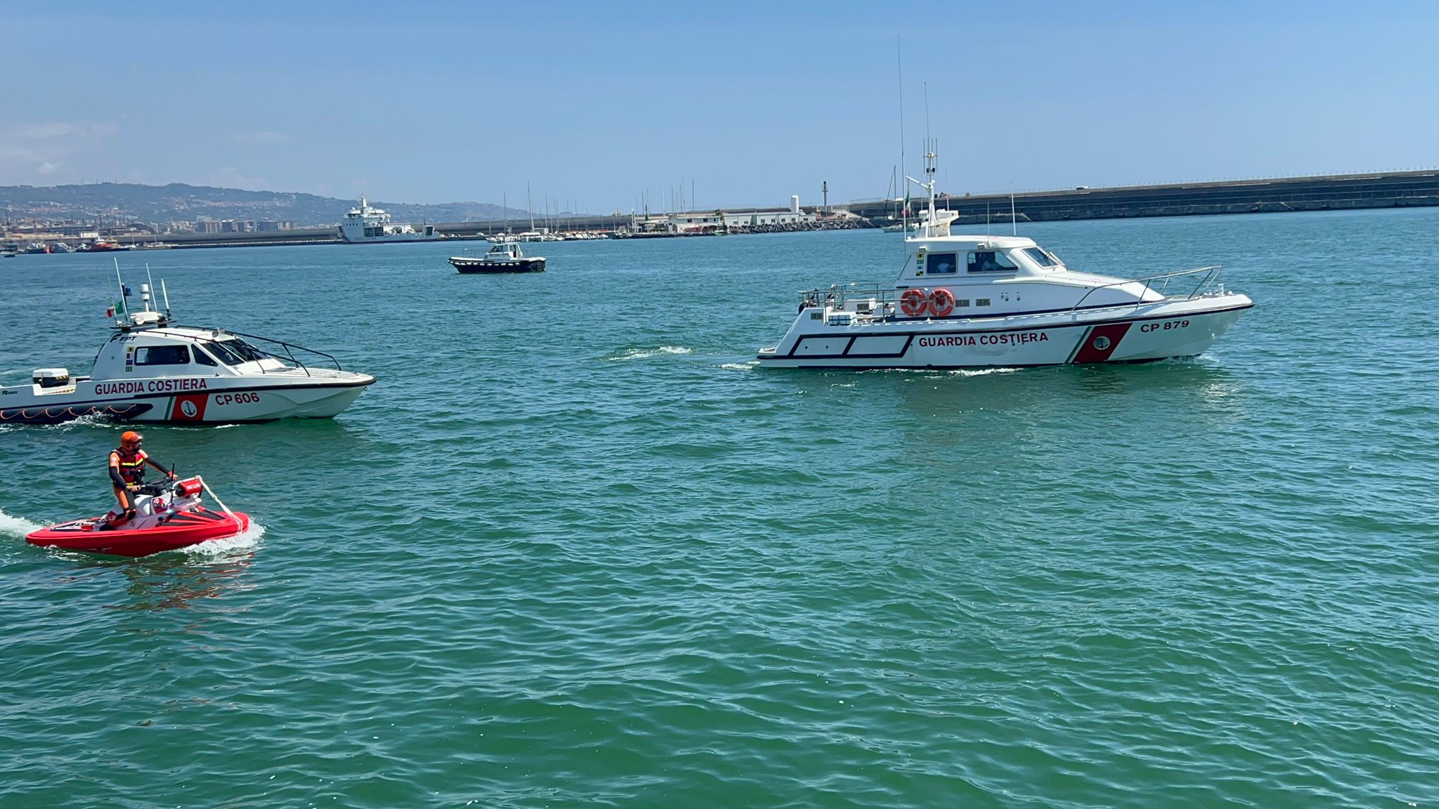 foto 1-2 Tragedia in mare a Riposto, rinvenuto il corpo di una donna