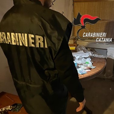 Catania, 31enne arrestato con cocaina e crack in casa