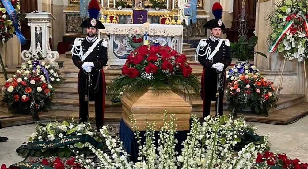 I funerali di Pippo Baudo, l’ultimo applauso a Militello