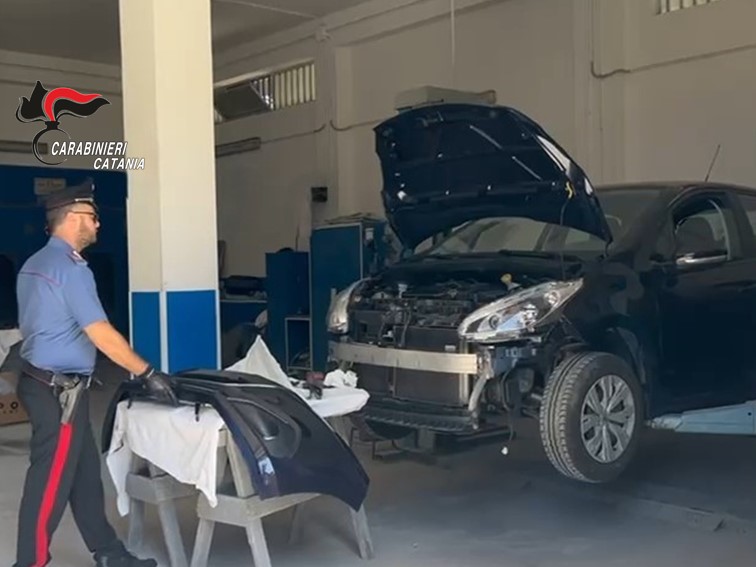 Biancavilla, officina abusiva in un garage