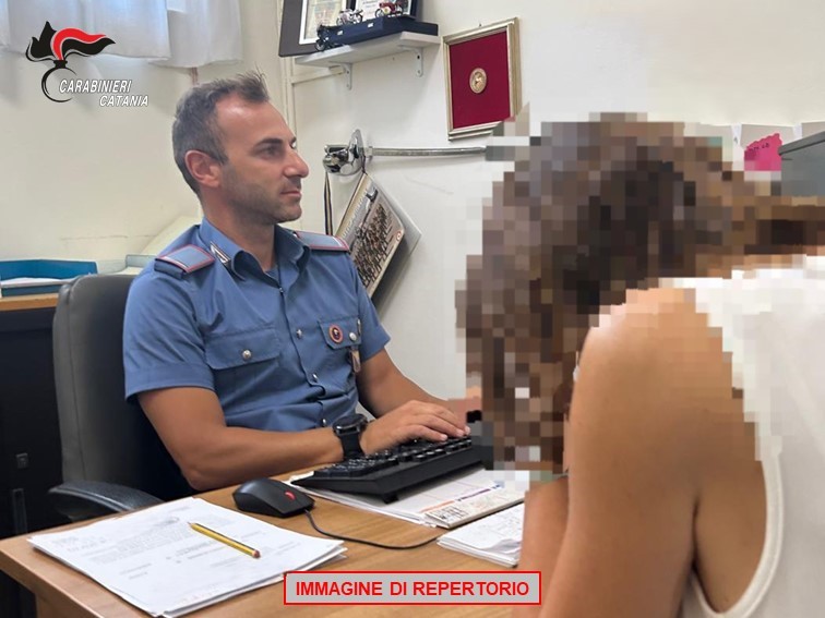 CATANIA-2 Incendia casa dei genitori, denunciato 36enne