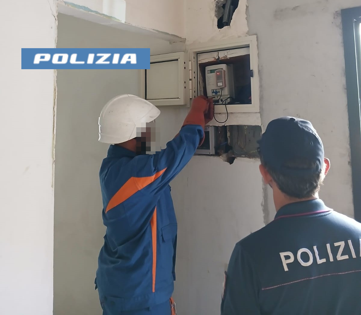 CONTRASTO DEI FURTI DI ENERGIA ELETTRICA E DELLE VIOLAZIONI AL CDS NEL QUARTIERE DI LIBRINO. 8 PERSONE DENUNCIATE DALLA POLIZIA (2) Librino, 8 denunce per furto di energia elettrica