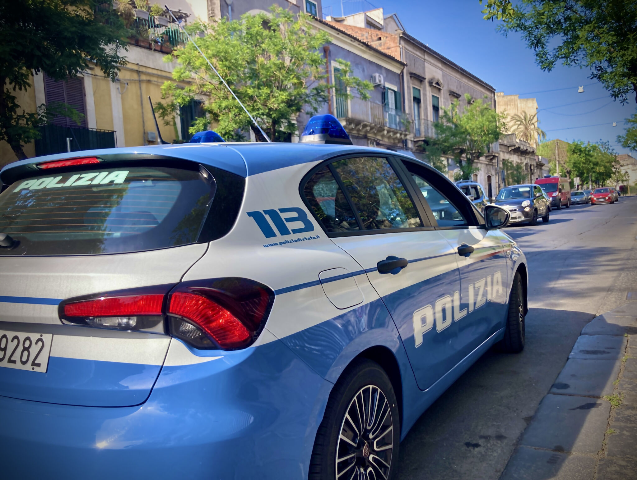 MINACCIA DI MORTE E TENTA DI AGGREDIRE ARMATO DI COLTELLO IL NUOVO COMPAGNO DELLA SUA EX. STALKER 51ENNE ARRESTATO DALLA POLIZIA DI STATO Minacce e aggressioni al compagno della ex, 51enne in manette