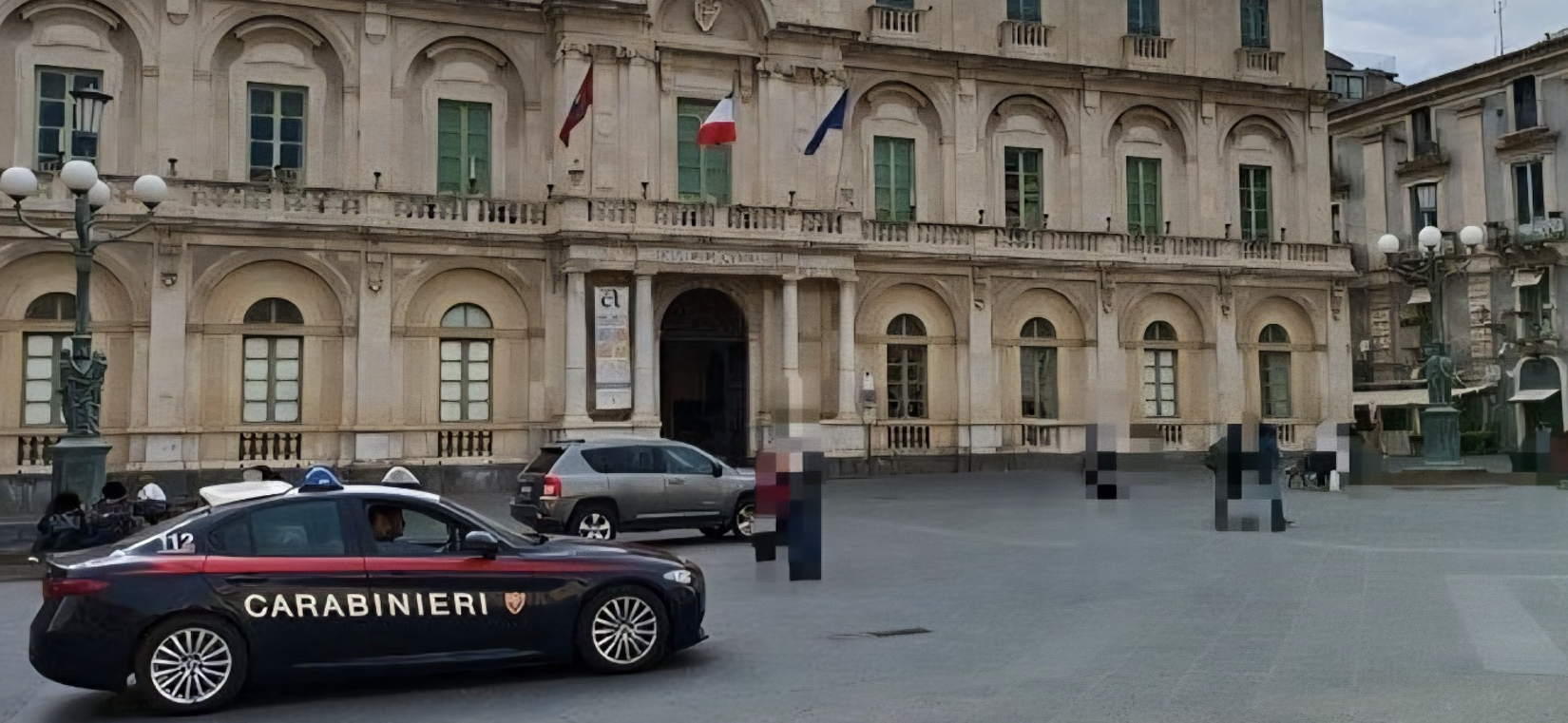 piazza università Catania, 36enne con coltello fermato dai Carabinieri