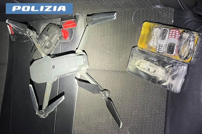 TENTANO DI INTRODURRE CELLULARI AI DETENUTI CON UN DRONE INDIVIDUATI E DENUNCIATI DALLA POLIZIA DI STATO DUE PATERNESI E UN CATANESE MINORENNE Tentano di far entrare cellulari in carcere con un drone, denunciati