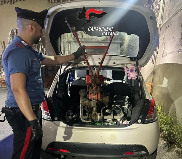 biancavilla (2) Biancavilla, arrestati due uomini per furto e resistenza