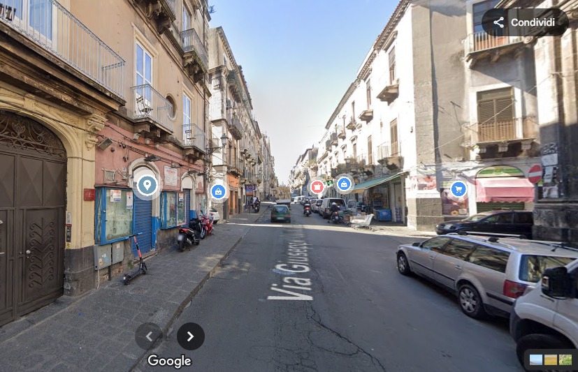 Catania, raffica di colpi contro un centro estetico in via Garibaldi