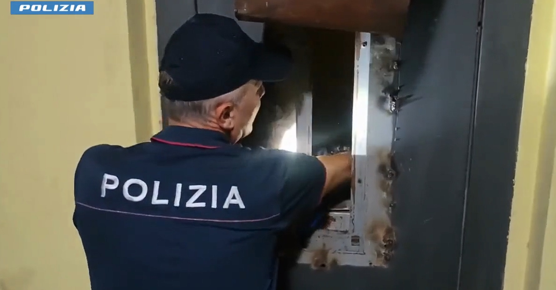 – CONTROLLI A TAPPETO DELLA POLIZIA DI STATO NEL QUARTIERE SAN GIOVANNI GALERMO 1 50 poliziotti a S.G. Galermo: sequestrati droga e una pistola
