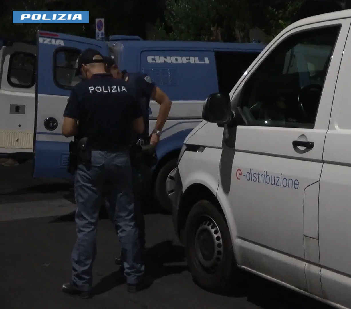 CONTROLLI STRAORDINARI A SAN GIOVANNI GALERMO. LA POLIZIA DI STATO ARRESTA UN PUSHER. ACCERTATI DIVERSI CASI DI ALLACCI ABUSIVI ALLA RETE ELETTRICA. Maxi operazione a S.G. Galermo: pusher arrestato dalla Polizia