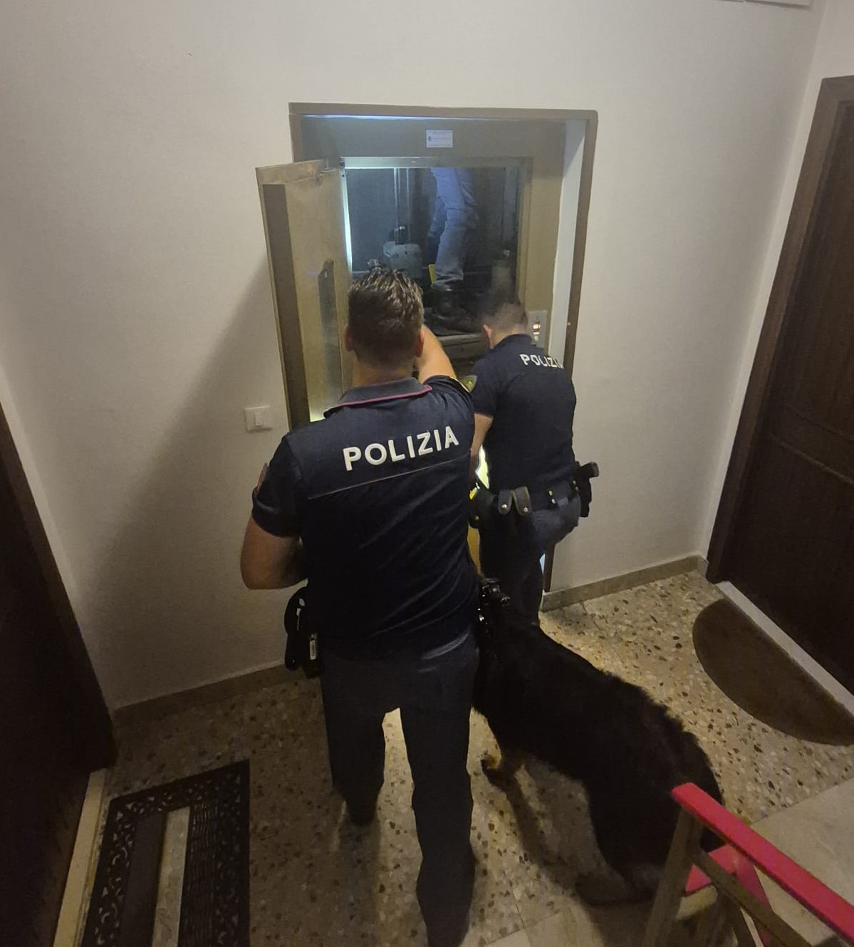 CONTROLLI STRAORDINARI DELLA POLIZIA DI STATO A LIBRINO, VERIFICHE AD AMPIO RAGGIO IN TUTTO IL QUARTIERE. Librino, controlli a tappeto della Polizia tra arresti, droga e denunce