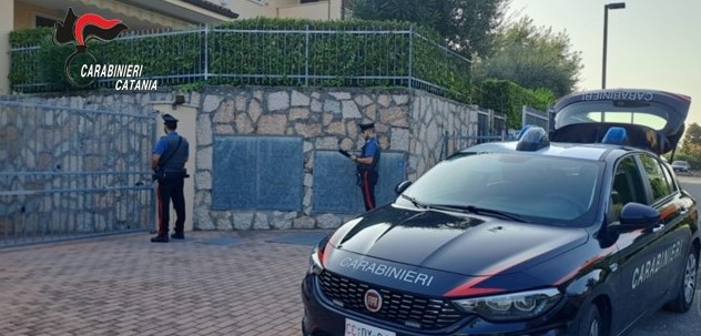 Foto San Pietro Clarenza Tentano furto in una villetta a San Pietro Clarenza: 2 denunciati