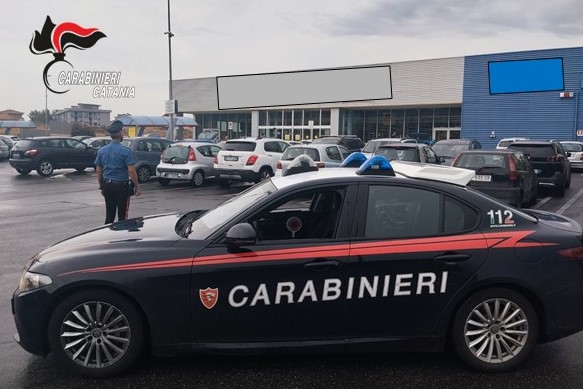 Paternò, arrestata 38enne per furto di cosmetici al supermercato