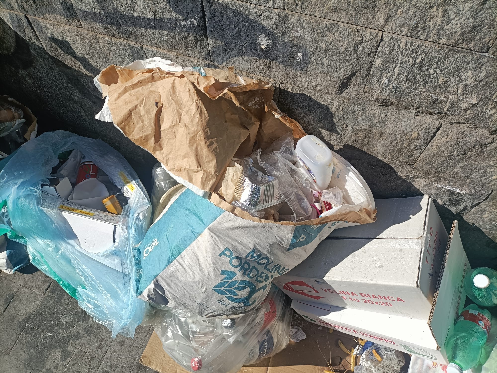 Acireale, raffica di multe contro l’abbandono dei rifiuti