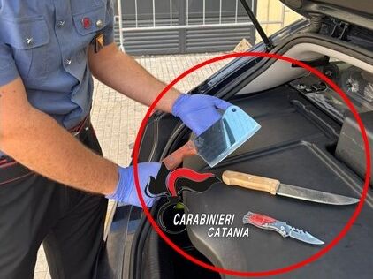 Paura in Corso Sicilia, uomo armato bloccato dai carabinieri