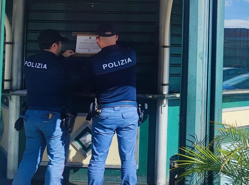 BIANCAVILLA, SOSPESA PER 7 GIORNI L’ATTIVITA’ DI UN CHIOSCO RITENUTO RITROVO DI PREGIUDICATI Biancavilla, chiuso per 7 giorni un chiosco-bar ritrovo di pregiudicati