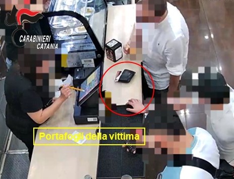 Rapina a Giarre: tre giovani indagati, uno in carcere