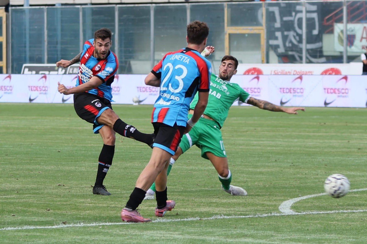 Il Catania torna a sorridere, 2-0 contro il Siracusa
