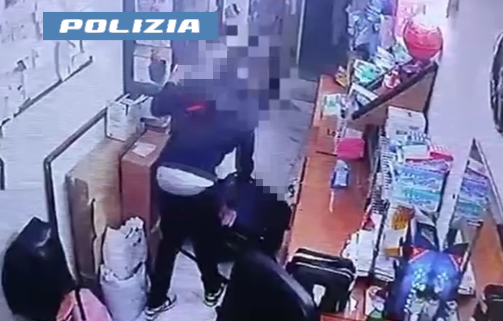 Catania, picchia la moglie fino a farla svenire: arrestato 34enne