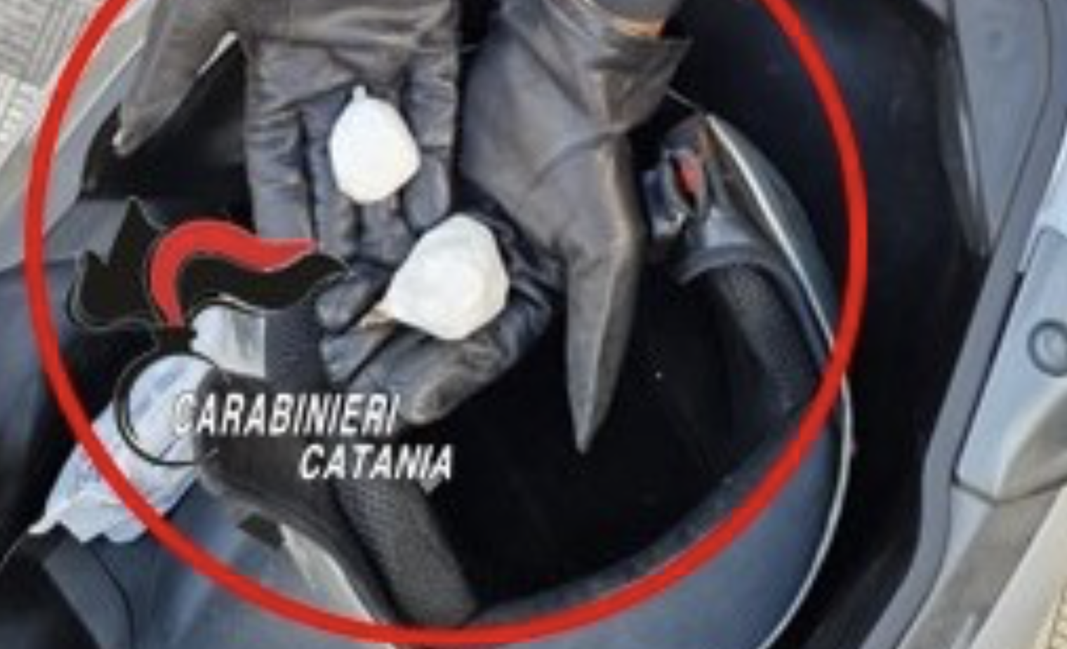 droga Aci Catena, tenta la fuga con la droga: arrestato 36enne