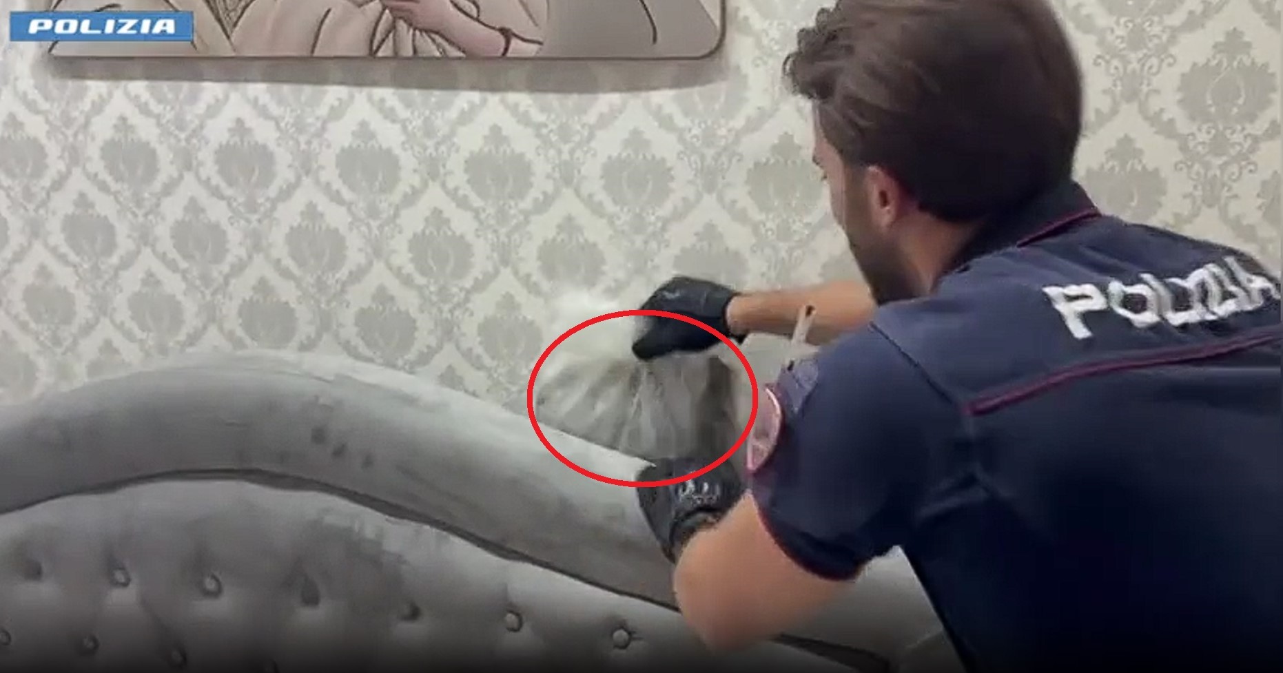 San Cristoforo, spacciava marijuana sotto casa