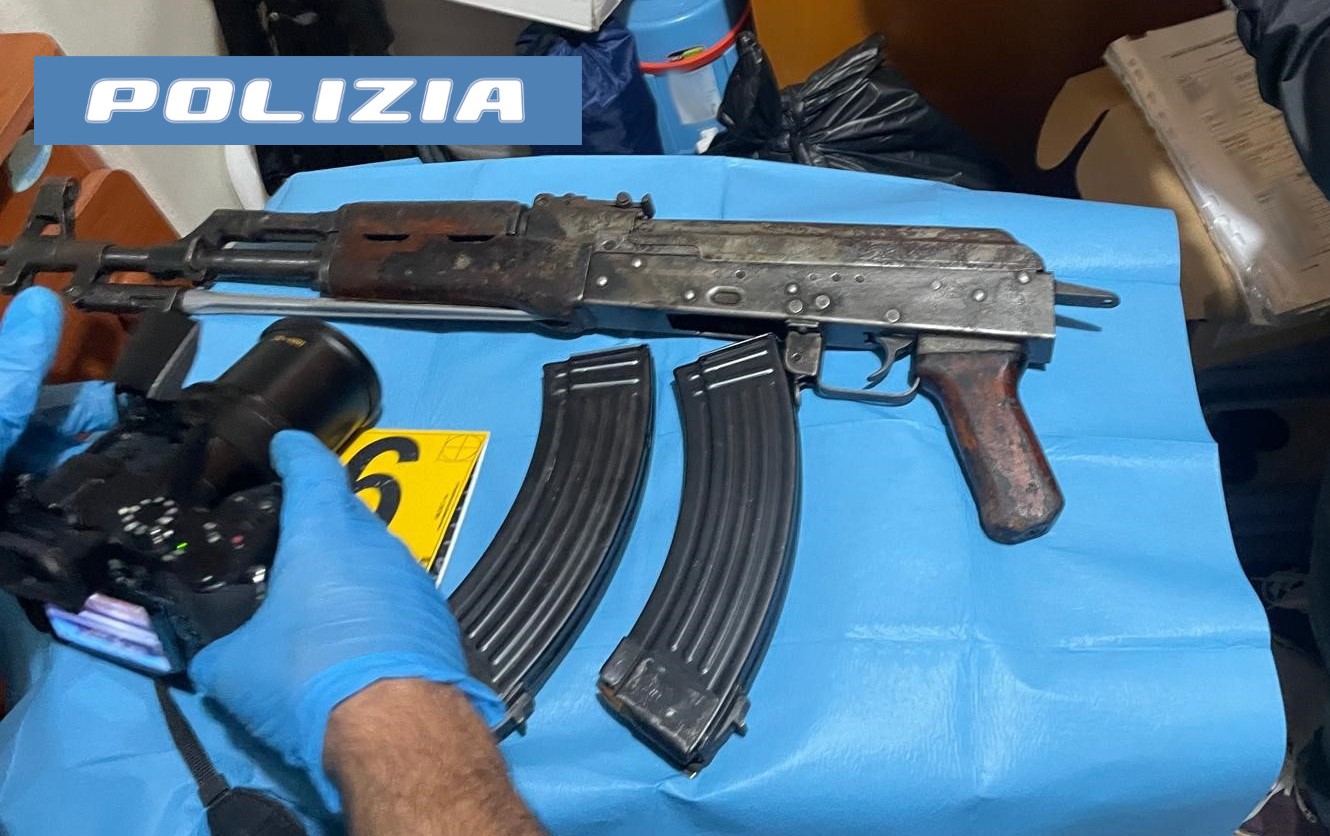 Arsenale e cocaina in casa, arrestato 48enne a Catania