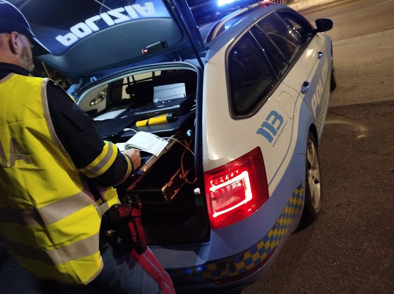 Catania, due agenti salvano un uomo da arresto cardiaco